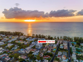 Les Cerisiers Beach Residence, Cosy and Modern 3 bedroom apartment located 50 metres from the beach and from all amenities and restaurants on the coastal road